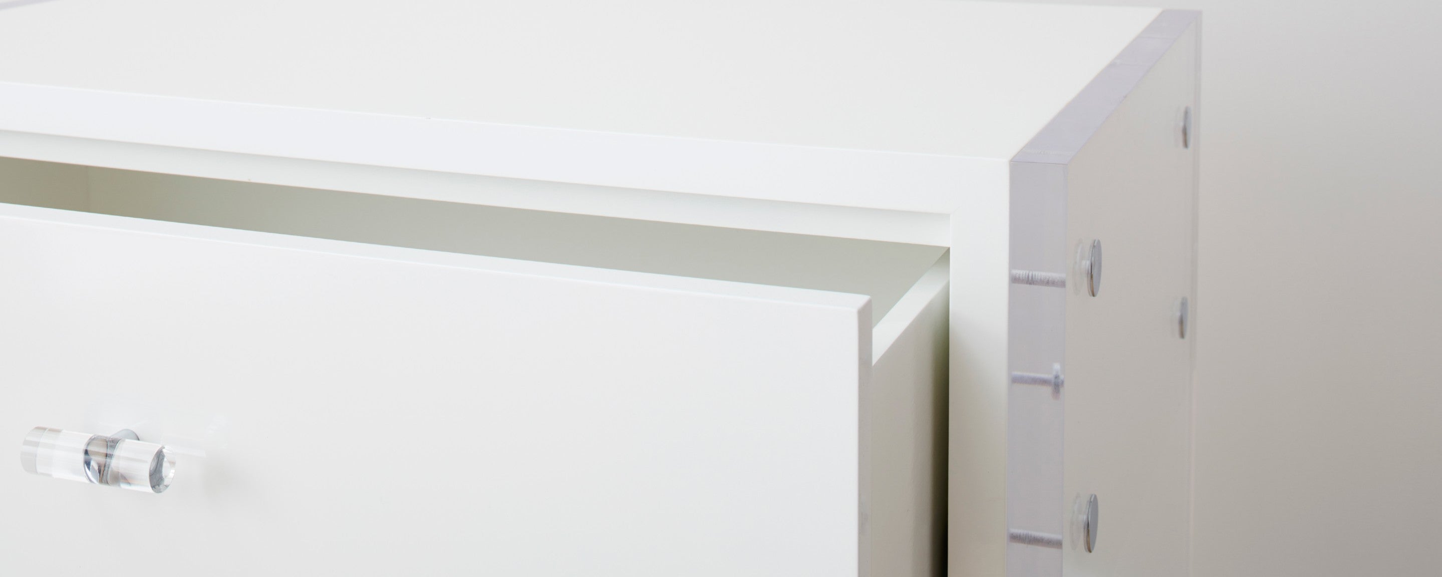 the homenature dune lacquer and lucite end table