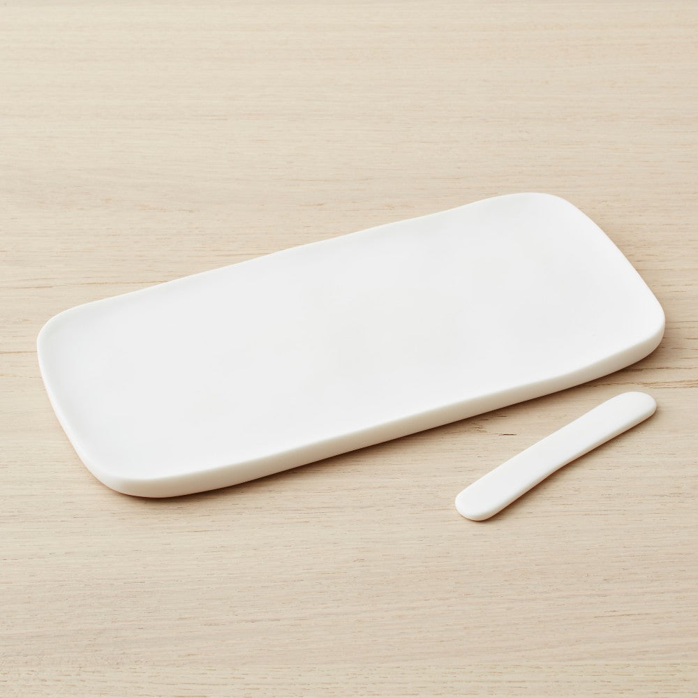 resing white serving board with spreader, large