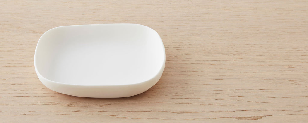 resin pete dish, white