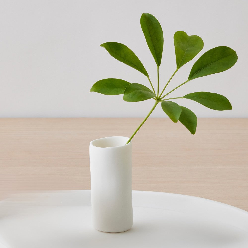 resin vince bud vase, white