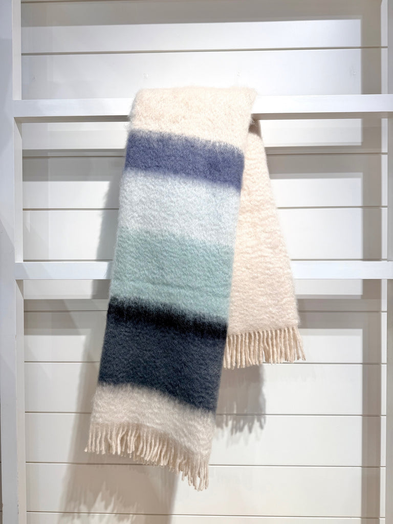 horizon throw, white