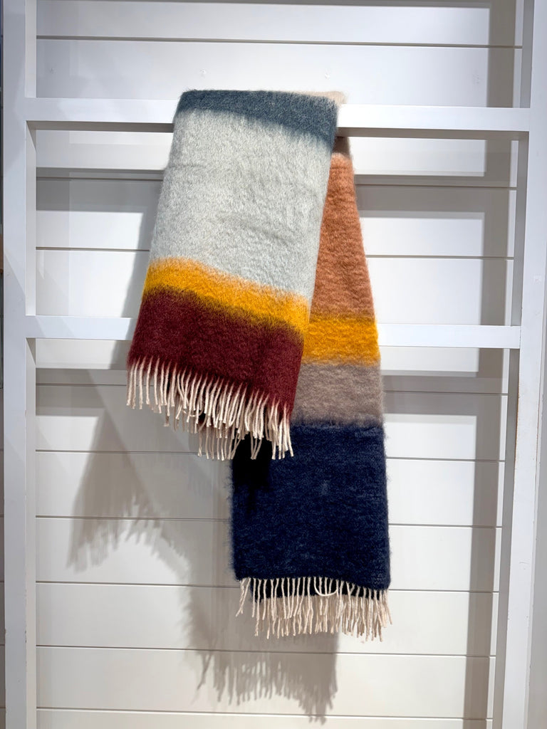 horizon throw, maroon