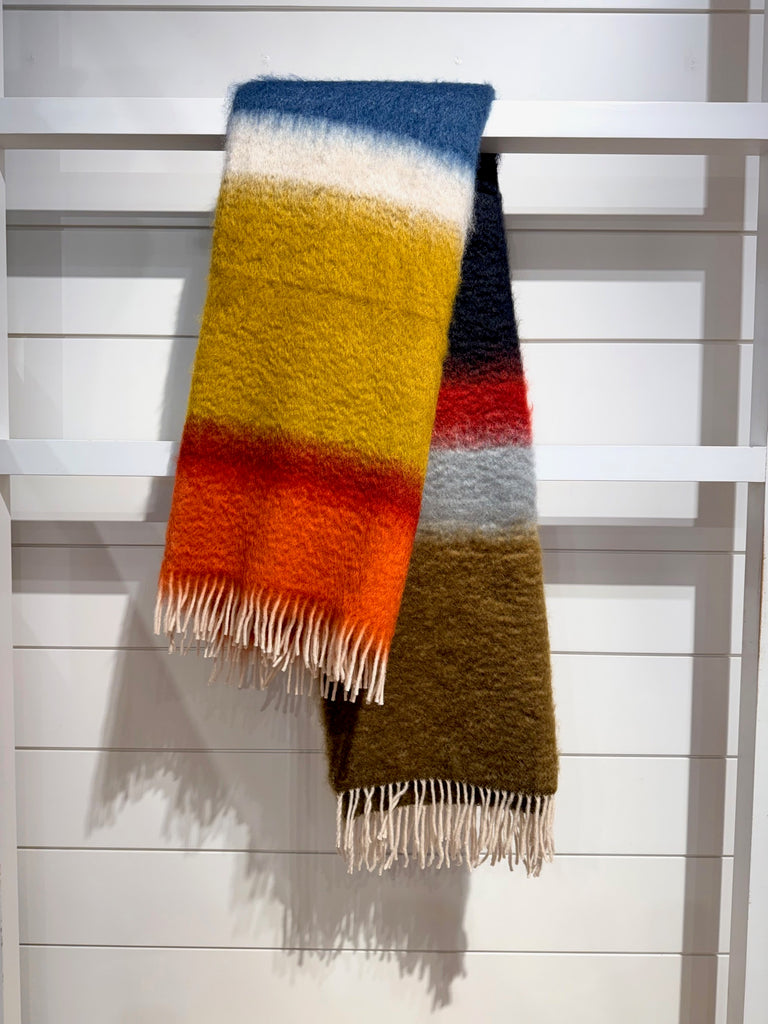 horizon throw, peach