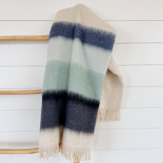 horizon throw, white
