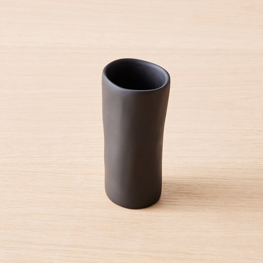 resin vince bud vase, black