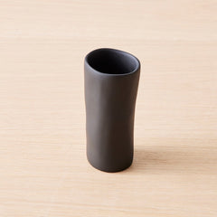 resin vince bud vase, black