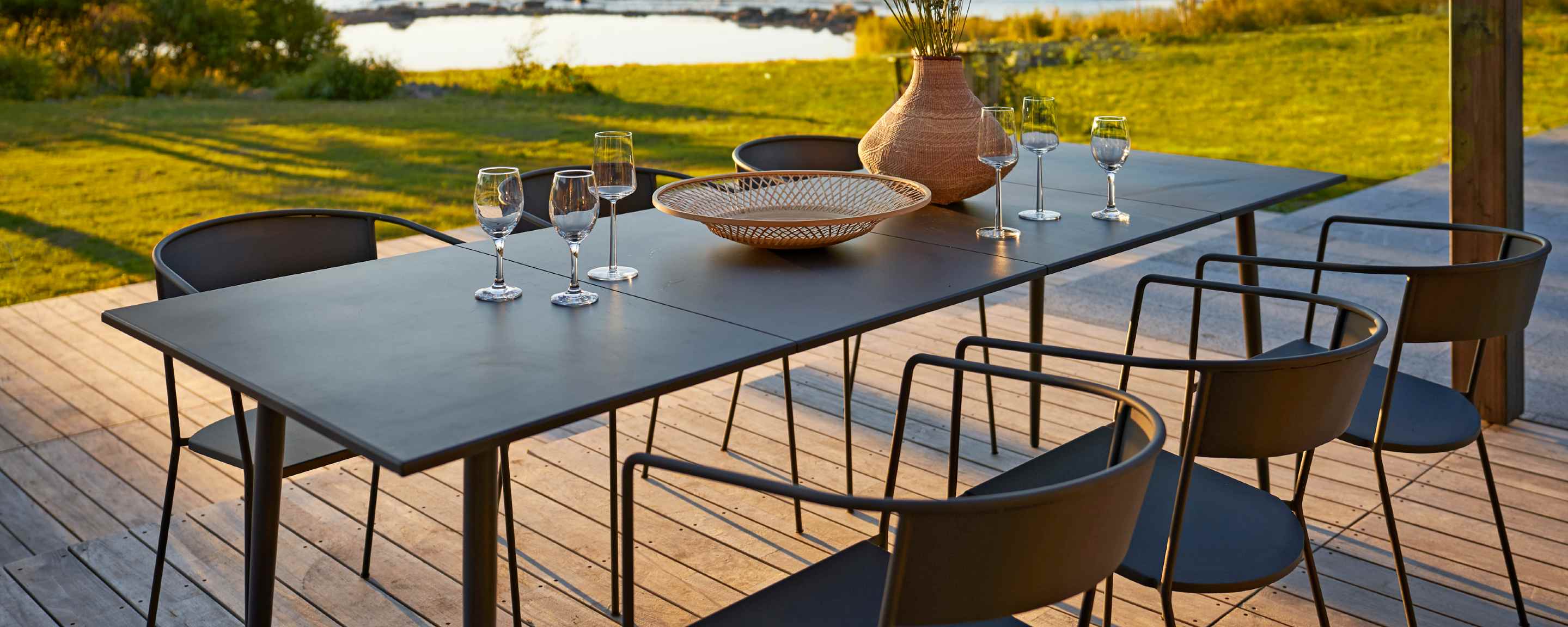 the salto large dining table